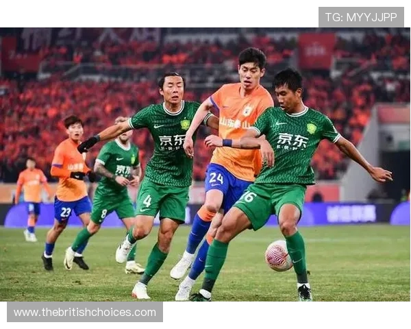 高诗岩现身济南奥体中心助威山东泰山队大喊泰山牛B展现球迷热情 高诗岩现身济南奥体中心助威山东泰山队大喊泰山牛B展现球迷热情