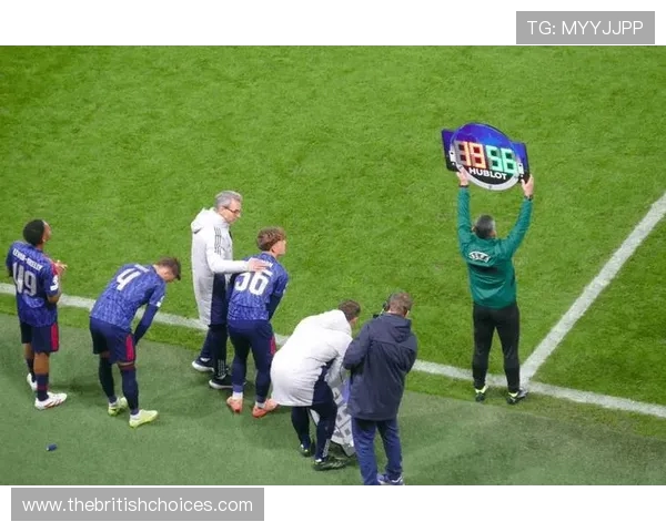 阿森纳客场三球完胜布拉格斯拉维亚梅里诺双响萨卡点射再度锁定胜局